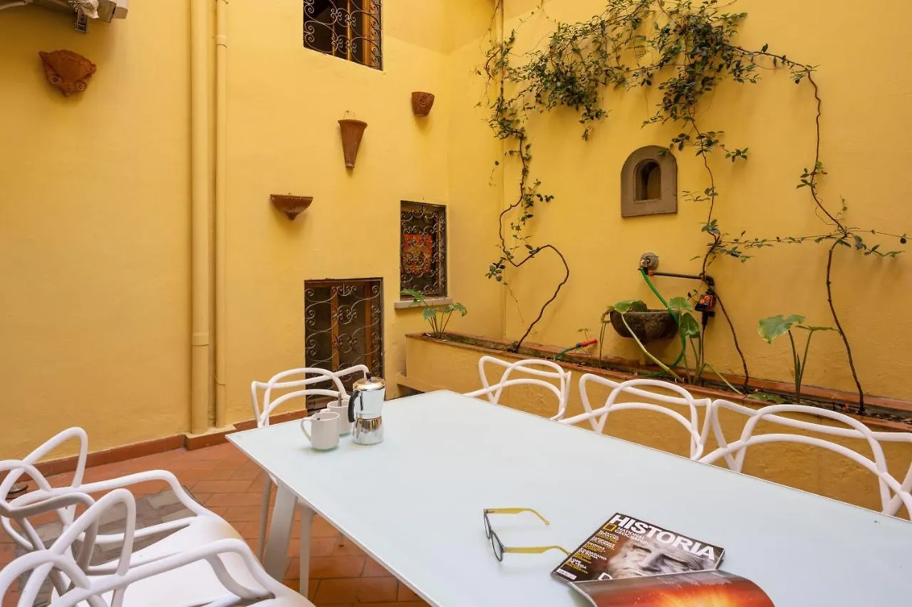 Palazzo Pitti Apartment With Terrace Firenze