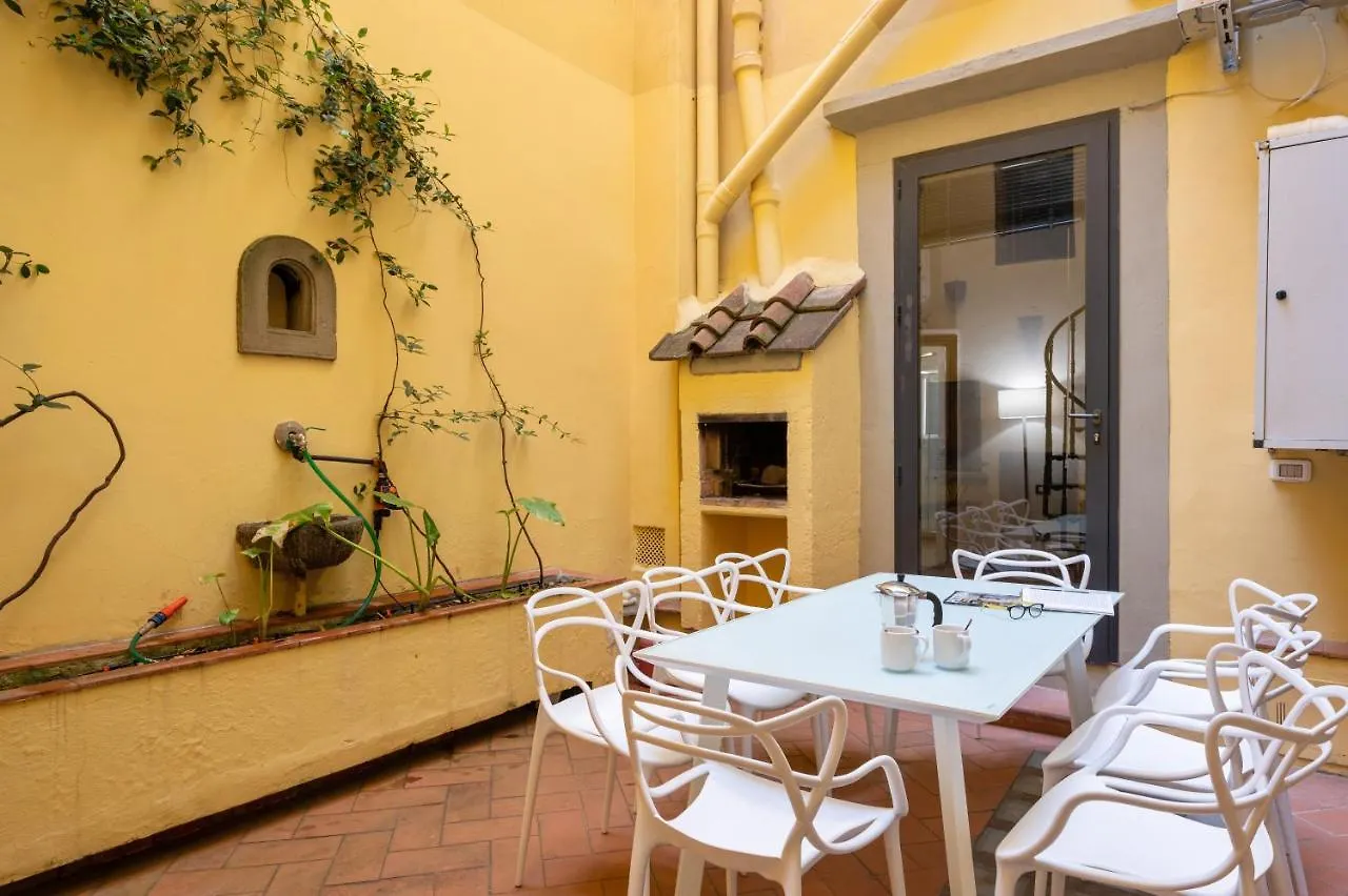 Palazzo Pitti Apartment With Terrace Firenze
